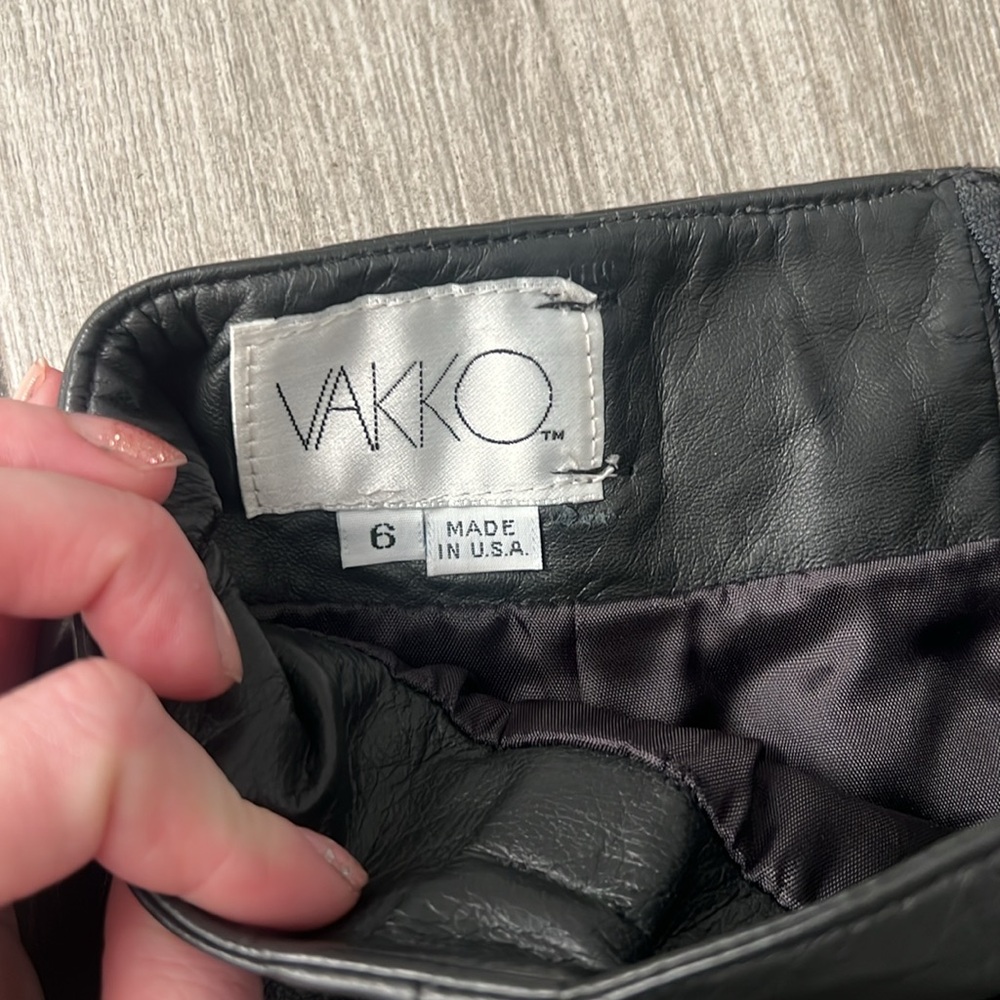 Vakko Black Leather Pencil Skirt Size 6 - Picture 6 of 8